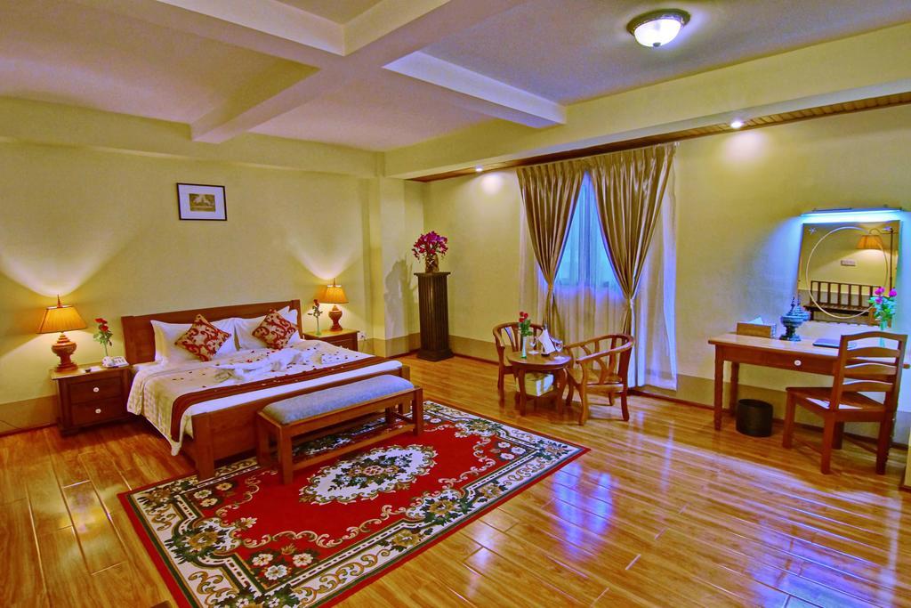 Shwe Ingyinn Hotel Mandalay Bagian luar foto